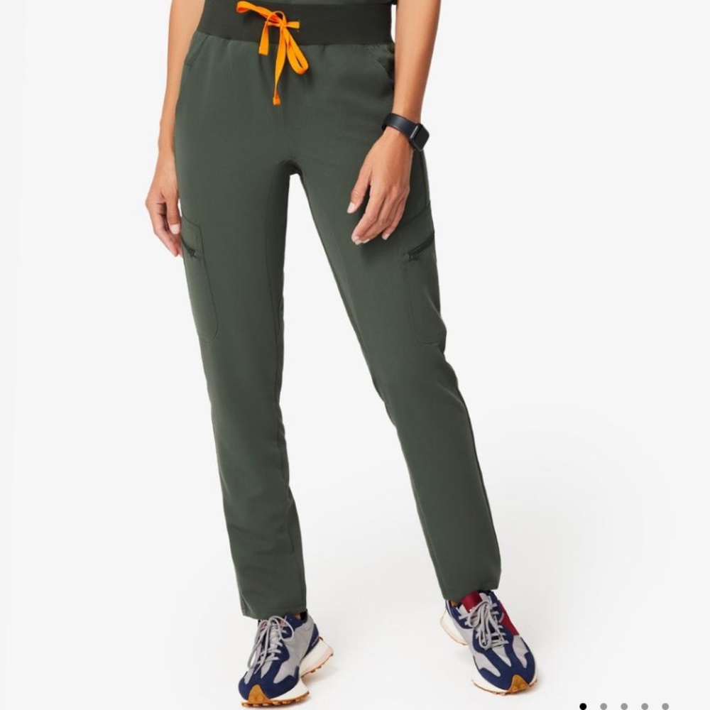 Figs Scrubs Moss Kauro